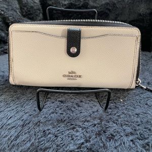Coach 2Tone Accordian Wallet Zip and Snap EUC